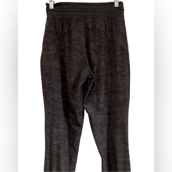 Athleta Camden Printed Athletic Jogger Pant in Black Moire - Picture 7 of 10
